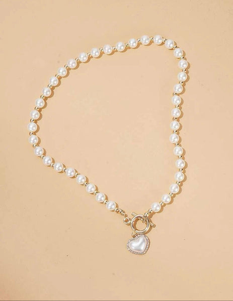 Pearl and heart decor necklace