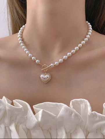 Pearl and heart decor necklace