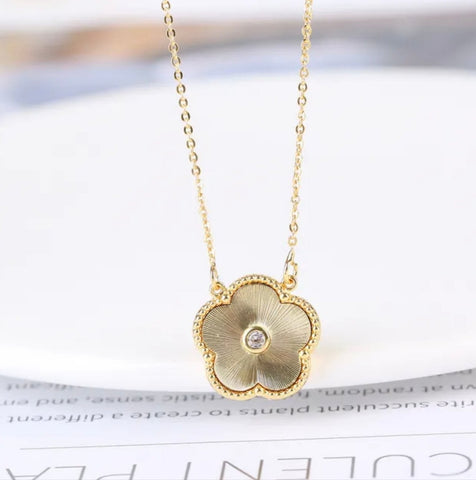 Lucky Flower necklace